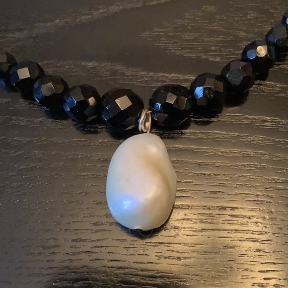 Large Baroque Pearl Necklace - Picture 6 of 9